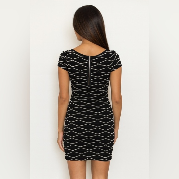 QED LONDON | Black and White Body-con mini-dress | Size Small - Picture 2 of 9